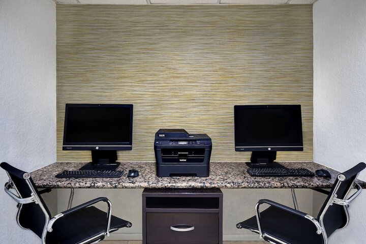 Business Center 93 of 101