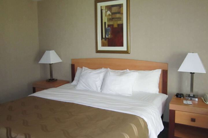 1 King Bed (16 of 23)