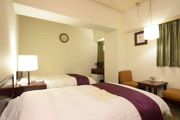 Room 9 of 15