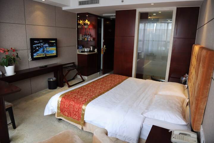 Room 12 of 23