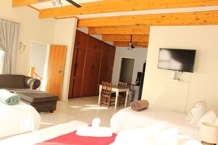 Room 8 of 99
