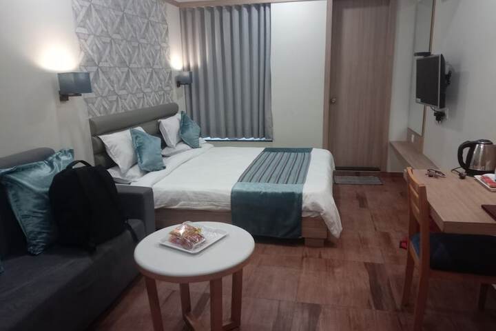 Room 4 of 13