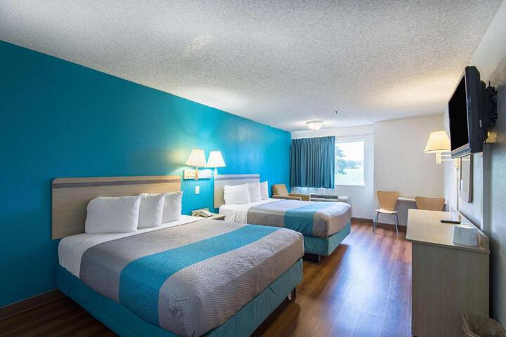 2 Queen Beds (5 of 6)