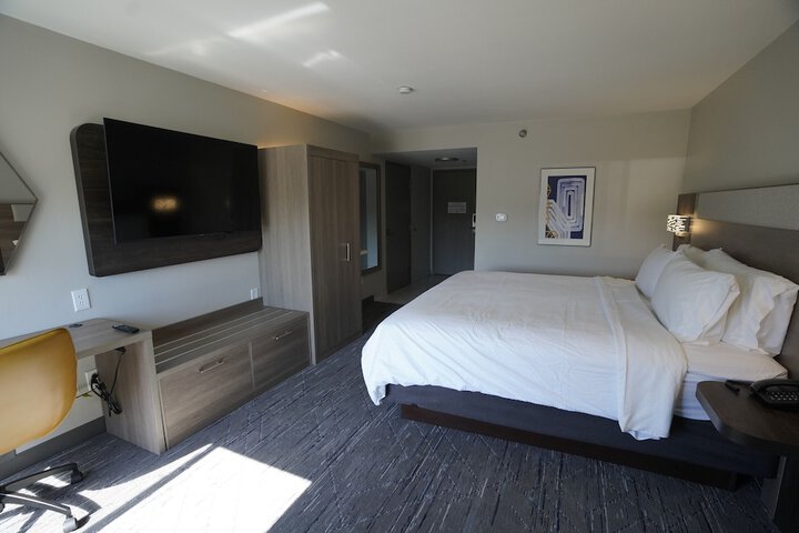 Room 5 of 37