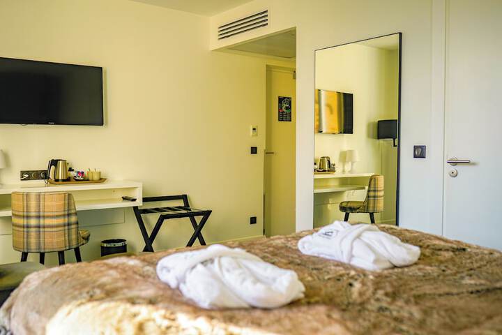 Room 14 of 28