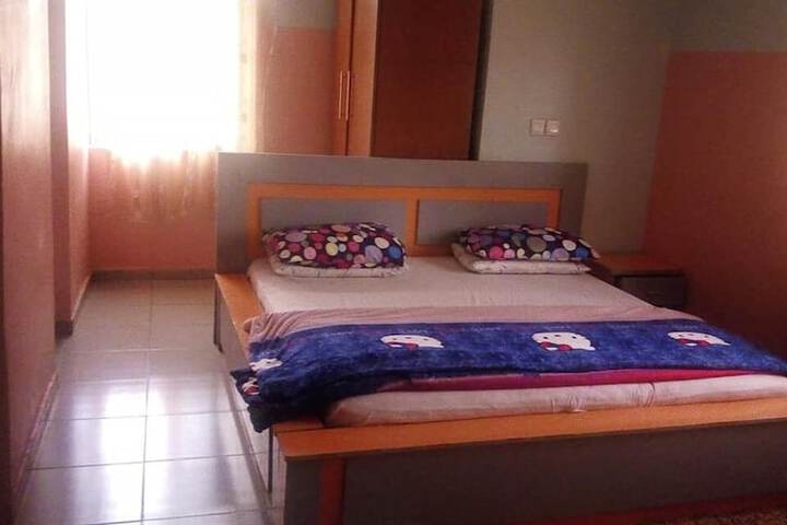 Room 5 of 8