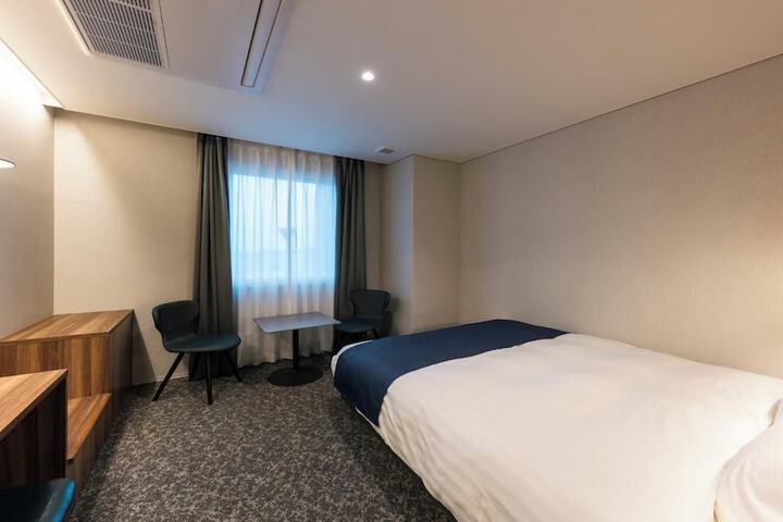 Room 11 of 52