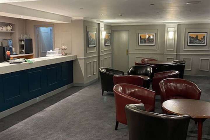 Lounge 52 of 60