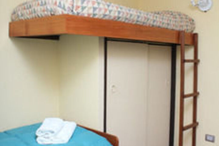 Room 8 of 10