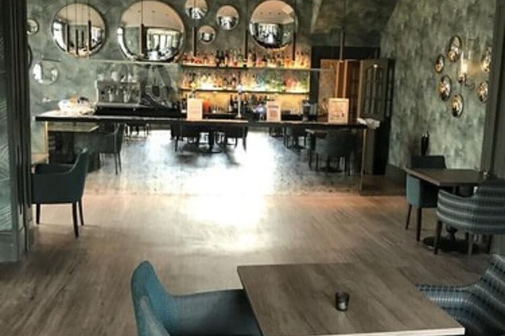 Lounge 91 of 112