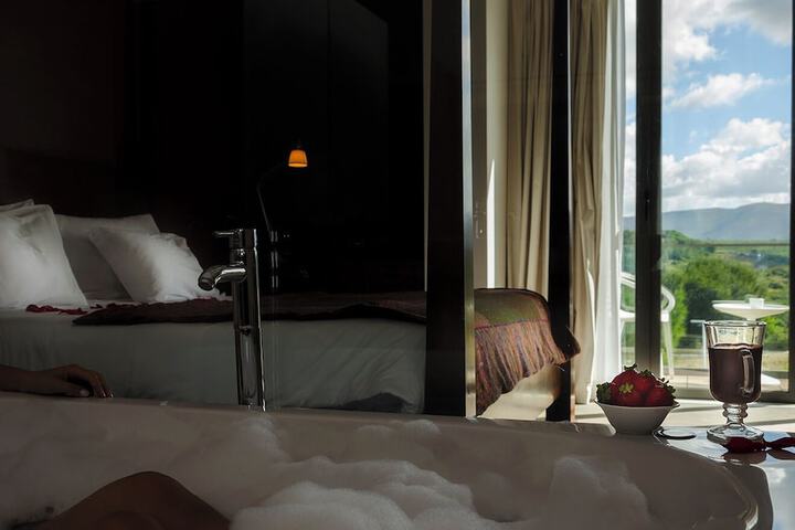 Room 28 of 105