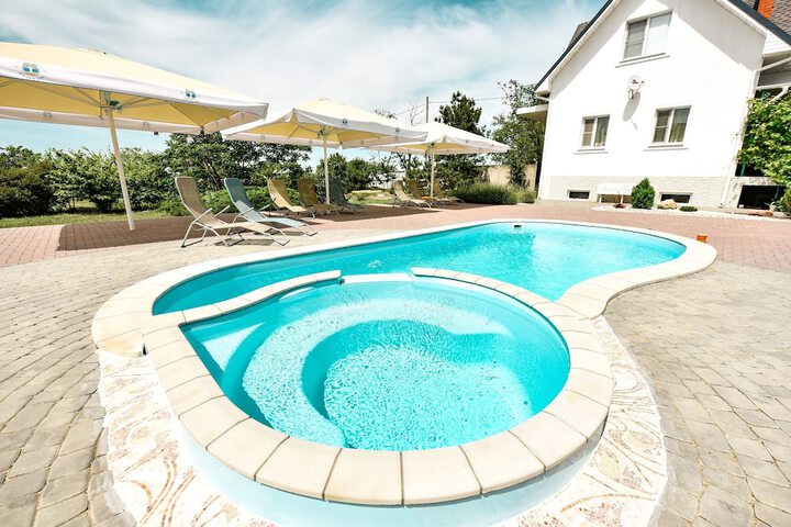Pool 102 of 151