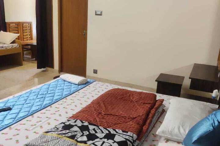 Room 8 of 84