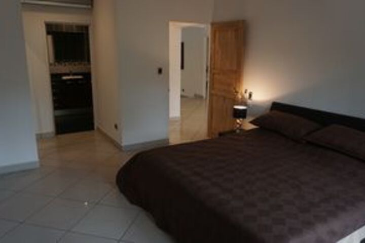 Room 45 of 163