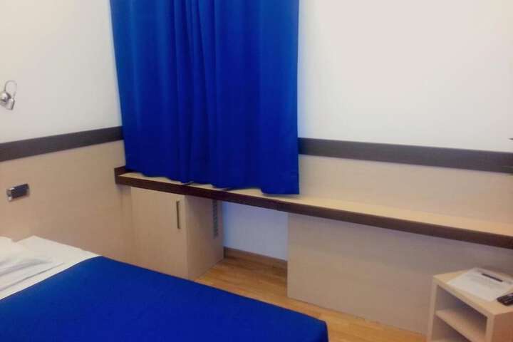 Room 10 of 17