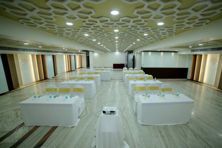 Ballroom/Hall 12 of 17