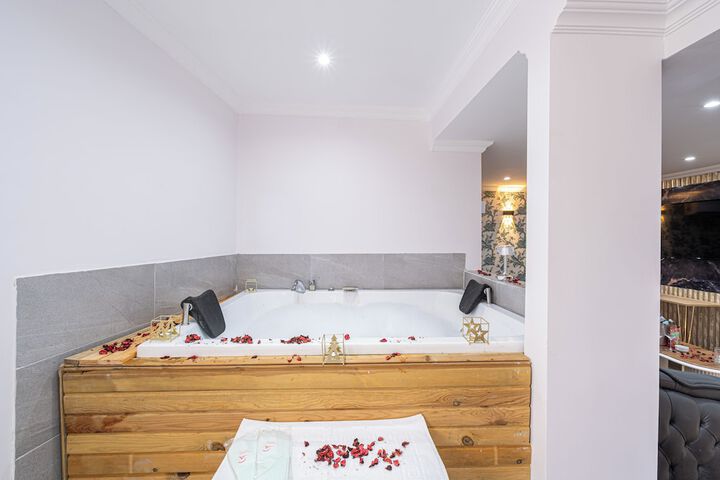 Room 2 of 30