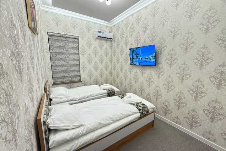 Room 9 of 33