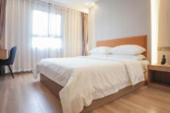 Room 10 of 11