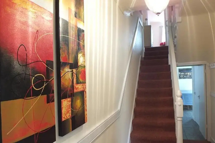 Room 11 of 18
