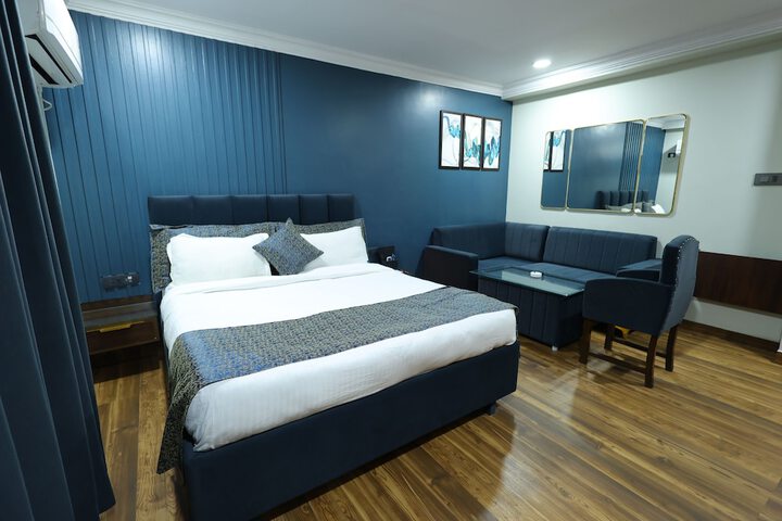 Room 9 of 27