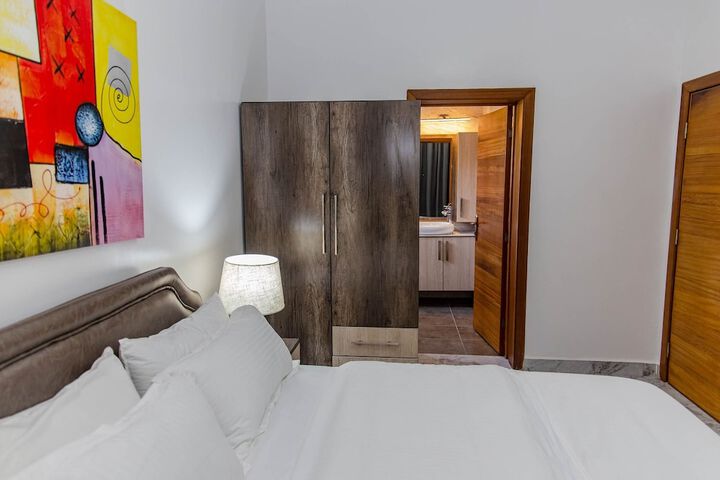 Room 4 of 38