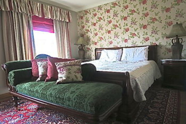 Room 5 of 12