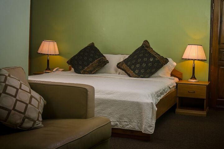 Room 13 of 20