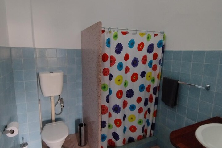 Room 6 of 8