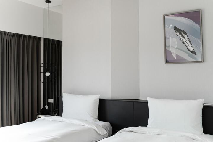 Room 6 of 43