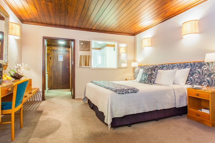 Room 4 of 87