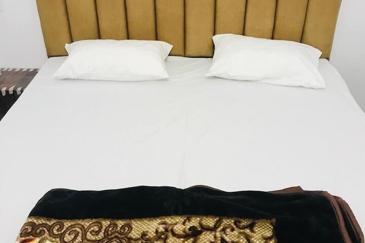 Room 10 of 24