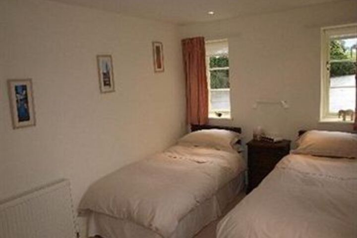 Room 4 of 13