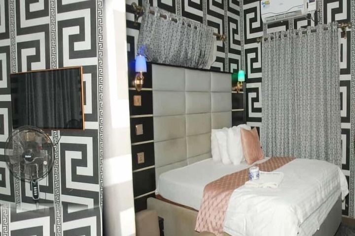 Room 9 of 20
