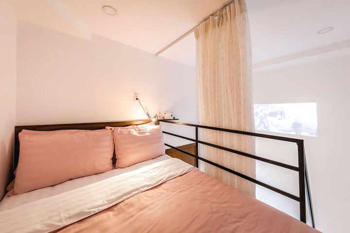 Room 3 of 75