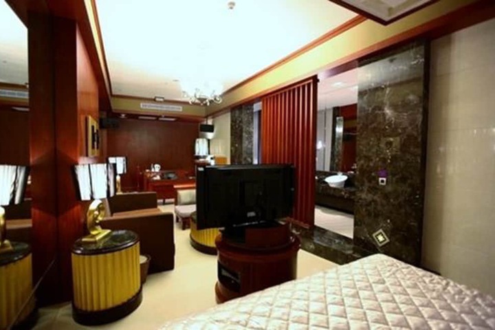 Room 3 of 68