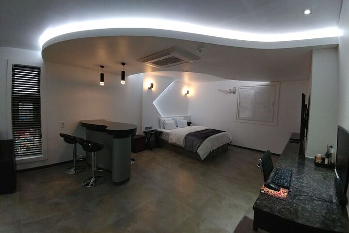 Room 29 of 319