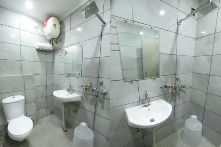 OYO Flagship Hotel Heaven