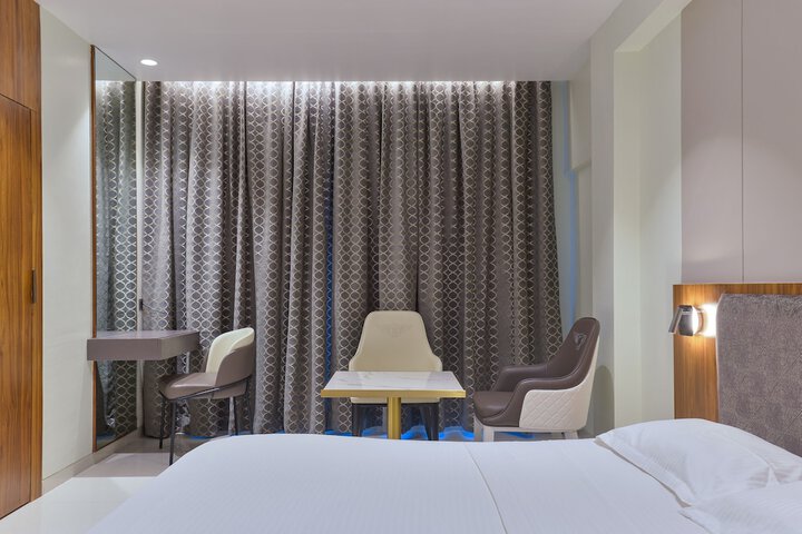 Room 5 of 38