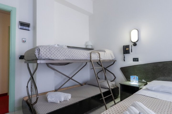 Room 18 of 38