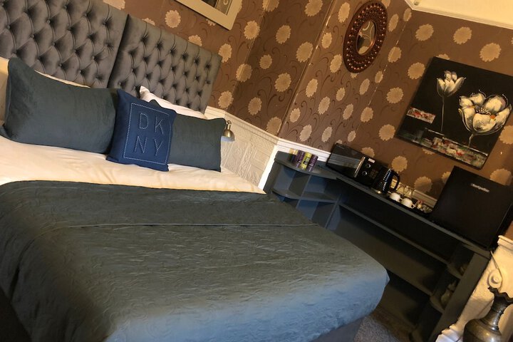 Room 11 of 32