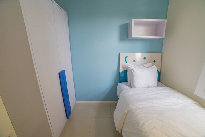 Room 4 of 33