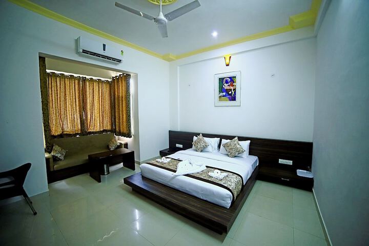 Room 12 of 52