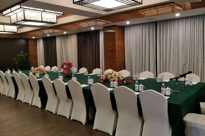 Room 1 of 8