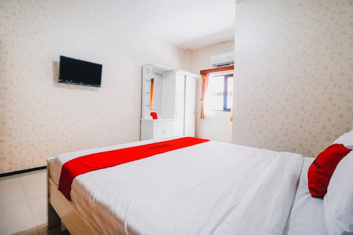 Room 5 of 13