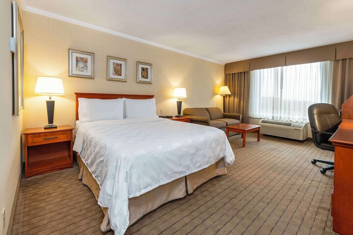 1 Queen Bed Upgrade (4 of 9)