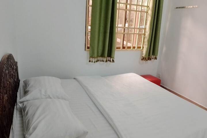 Room 13 of 23