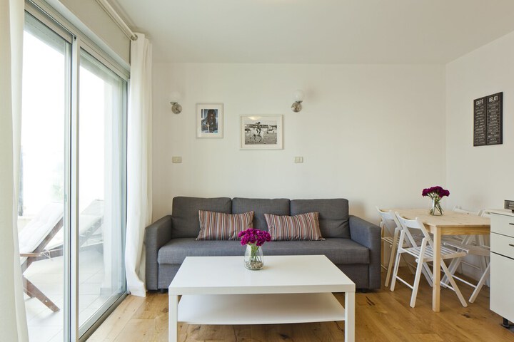 Room 10 of 15