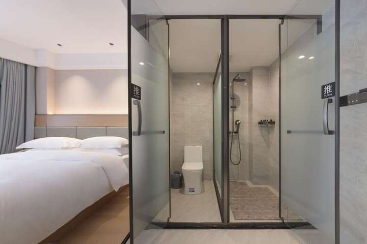 Room 28 of 41