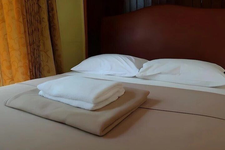 Room 27 of 108